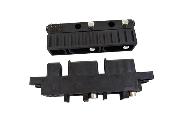How does the rectangular connector improve the convenience of battery replacement in the replaceable power system of electric bicycles?
