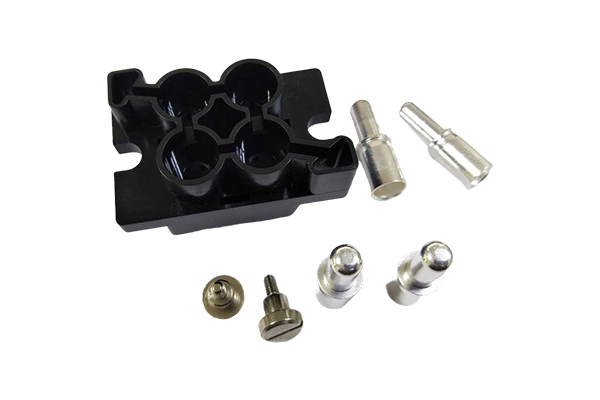 What conveniences can the quick plug-in and pull-out design of the rectangular connector bring to equipment maintenance?